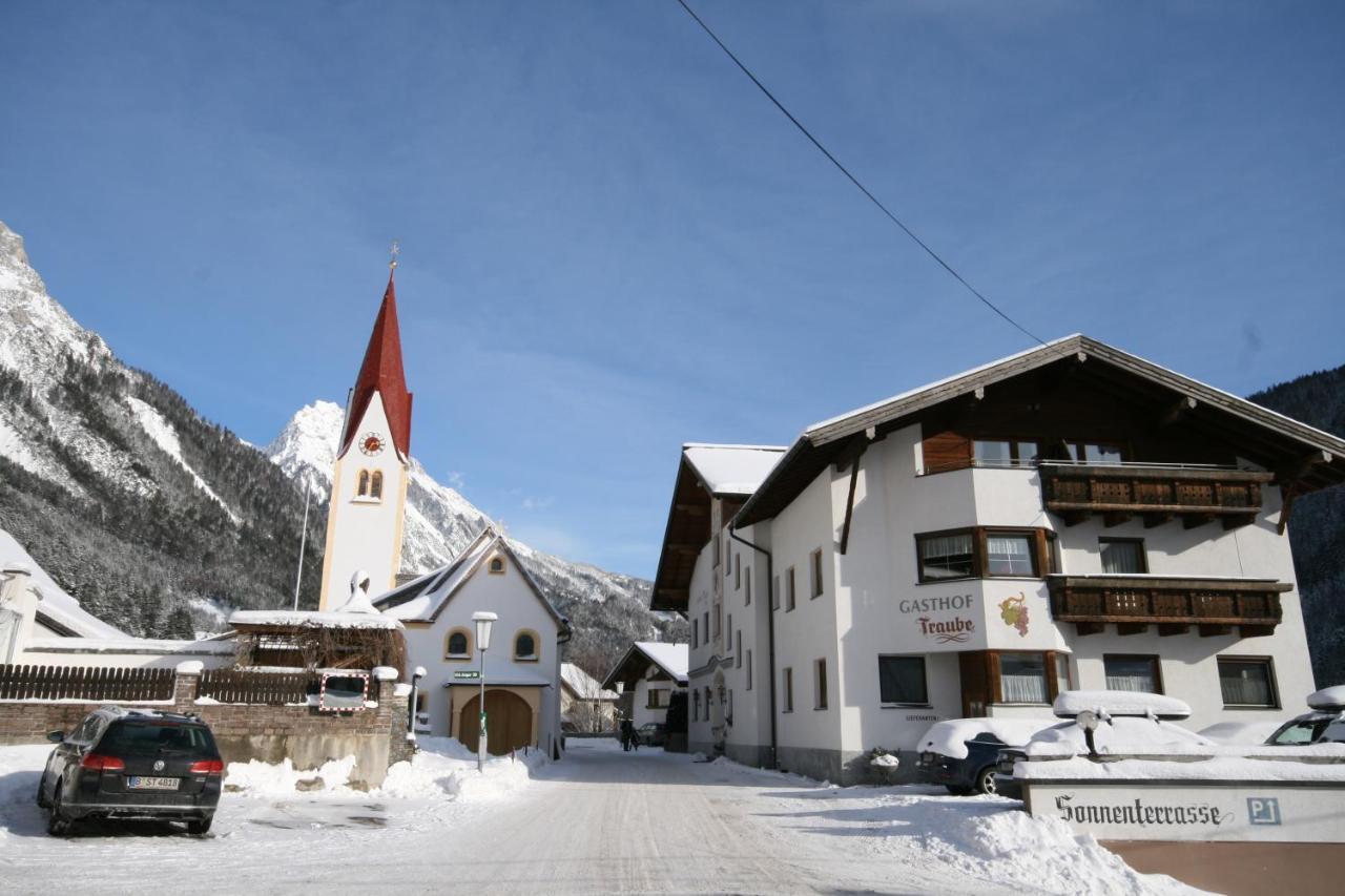 Hotel Traube Pettneu am Arlberg Exteriör bild