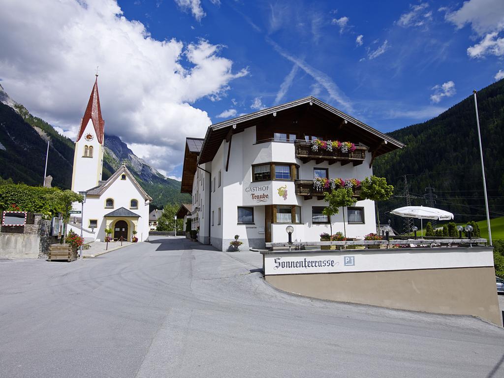 Hotel Traube Pettneu am Arlberg Exteriör bild