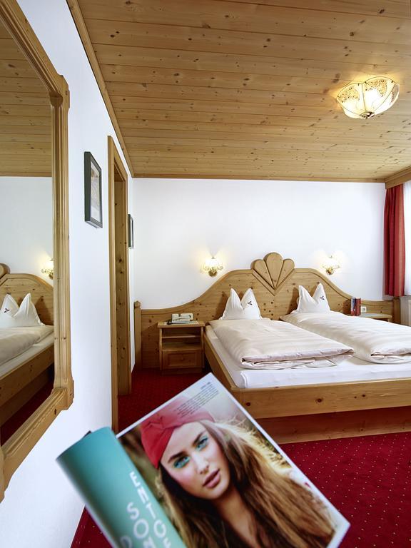 Hotel Traube Pettneu am Arlberg Rum bild