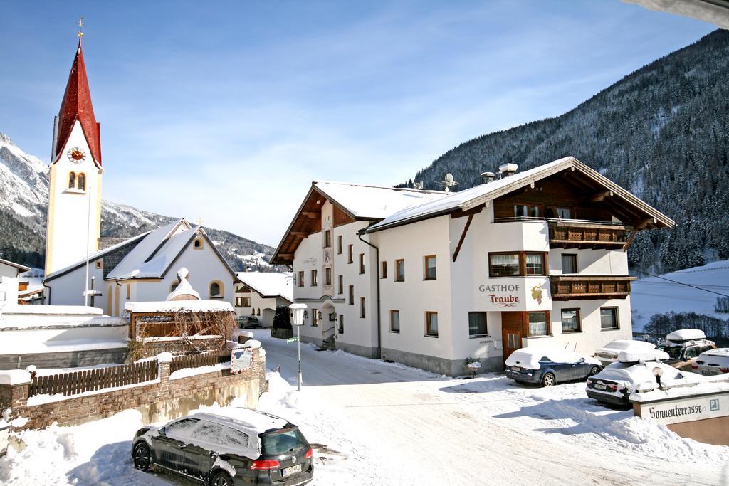 Hotel Traube Pettneu am Arlberg Exteriör bild