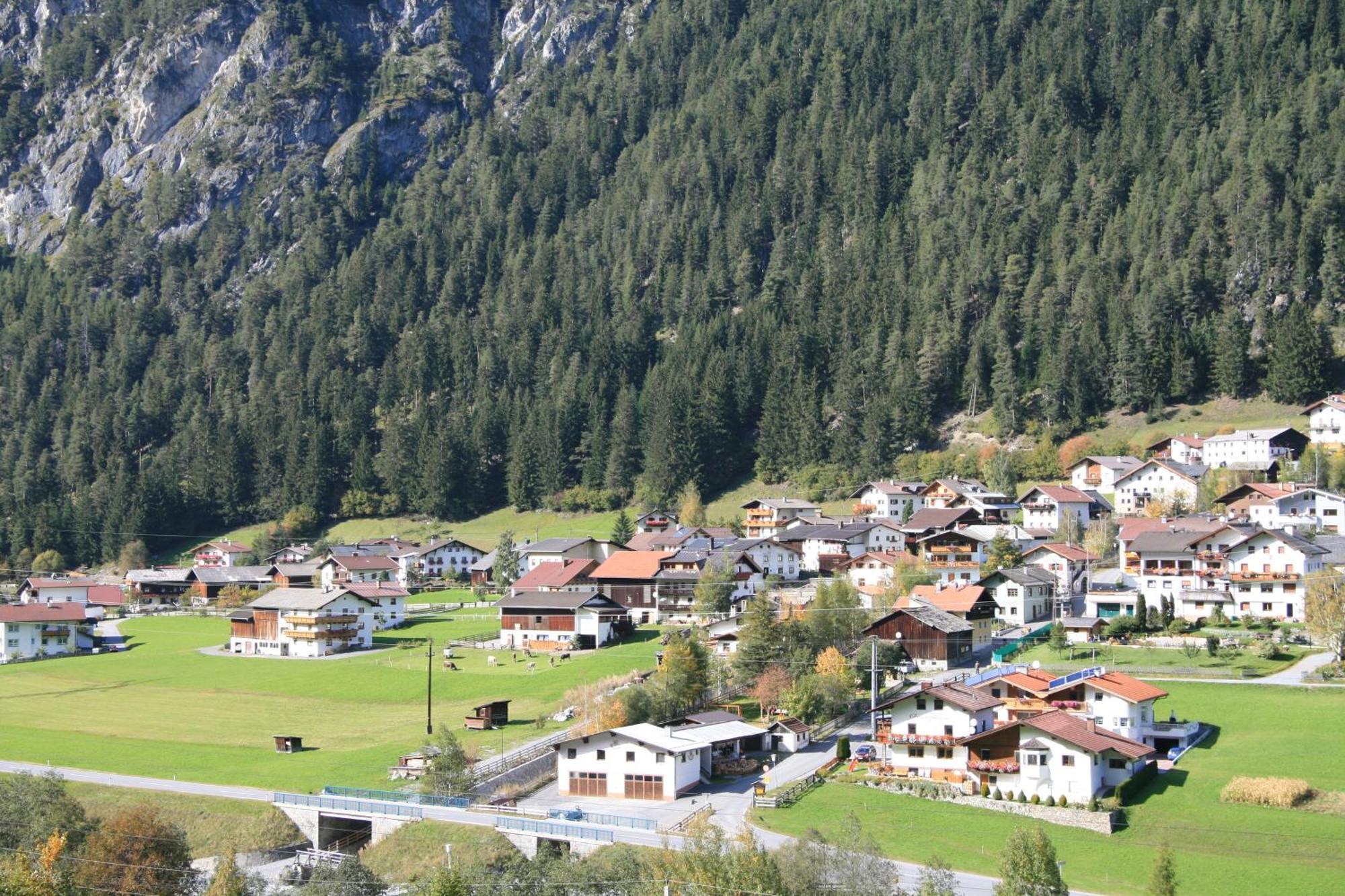 Hotel Traube Pettneu am Arlberg Exteriör bild
