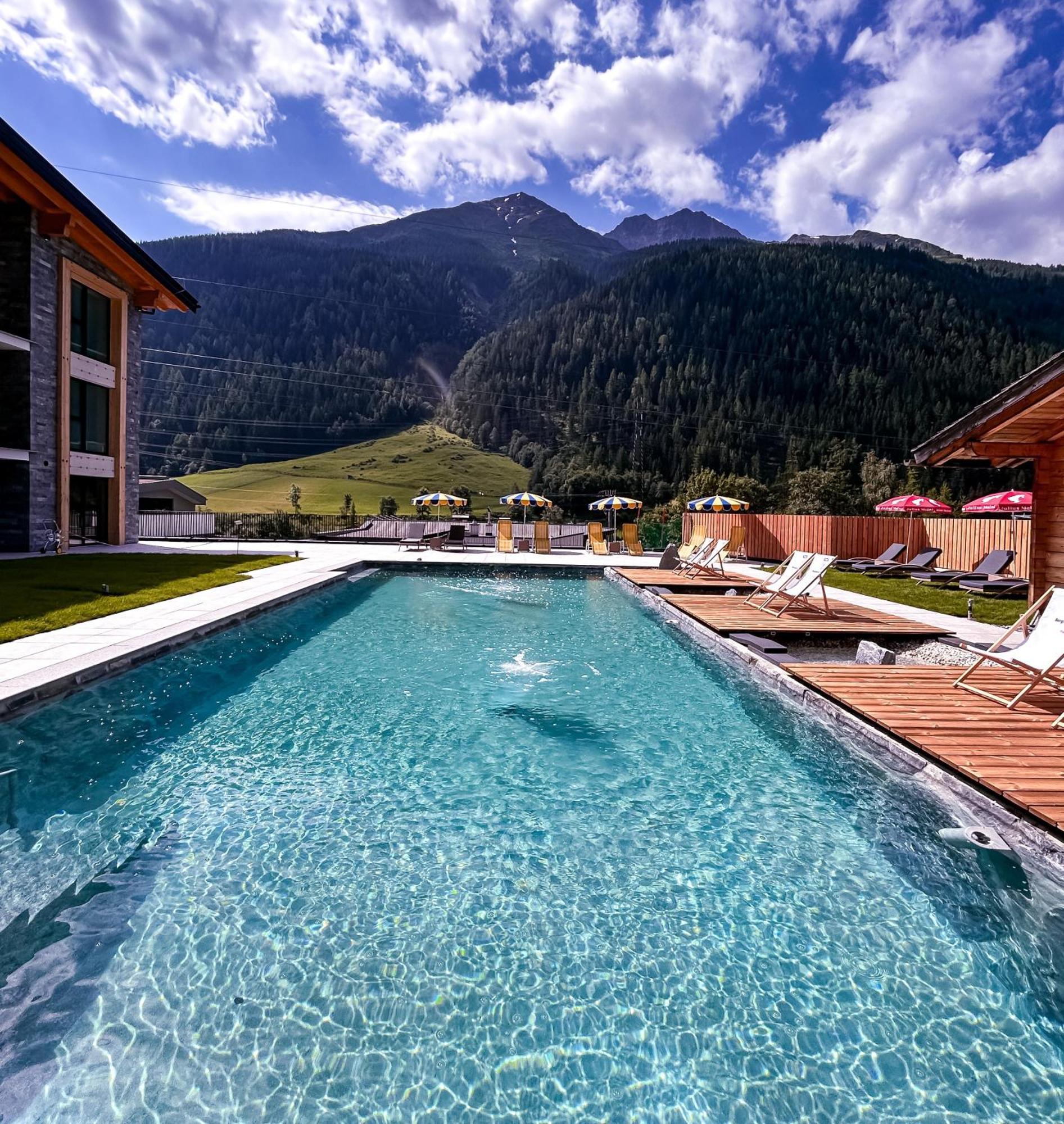 Hotel Traube Pettneu am Arlberg Exteriör bild