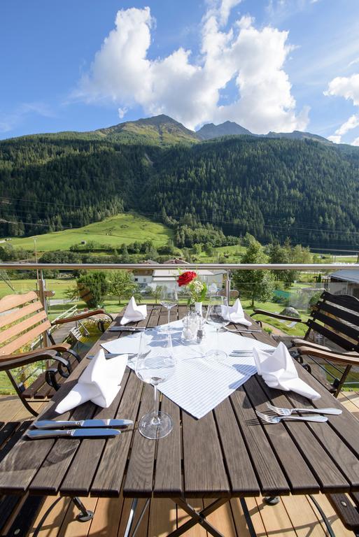 Hotel Traube Pettneu am Arlberg Exteriör bild