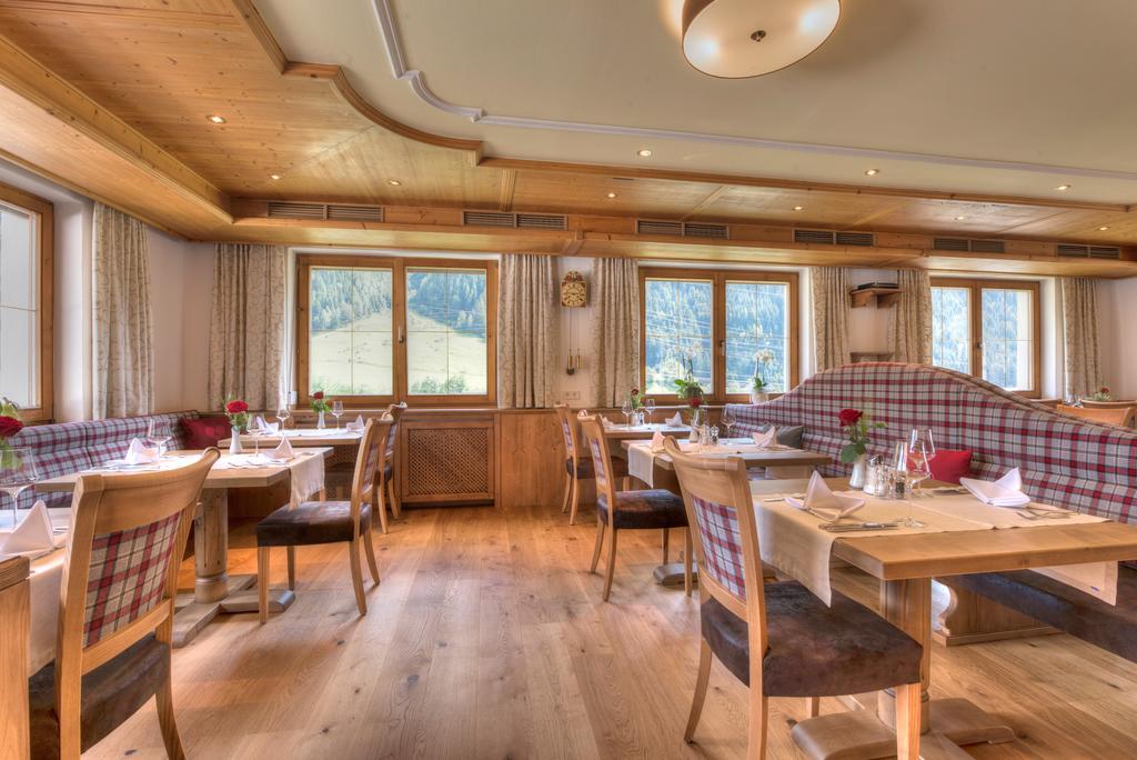 Hotel Traube Pettneu am Arlberg Exteriör bild